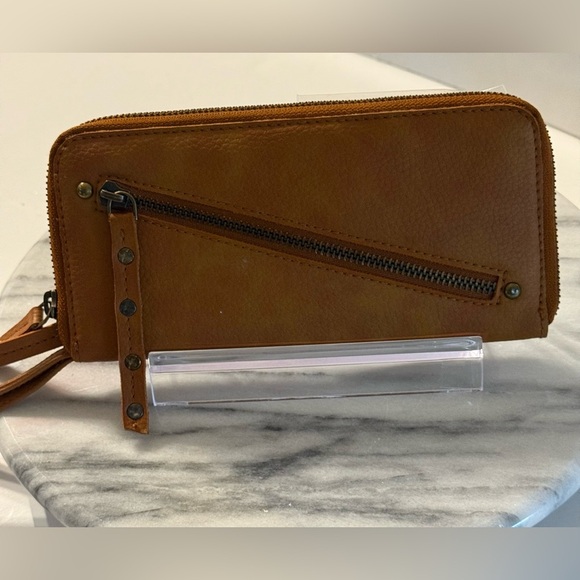 Free People Brown Vegan Leather Wristlet Wallet 8x4 Zip Around Closure CC Slots - Picture 12 of 14